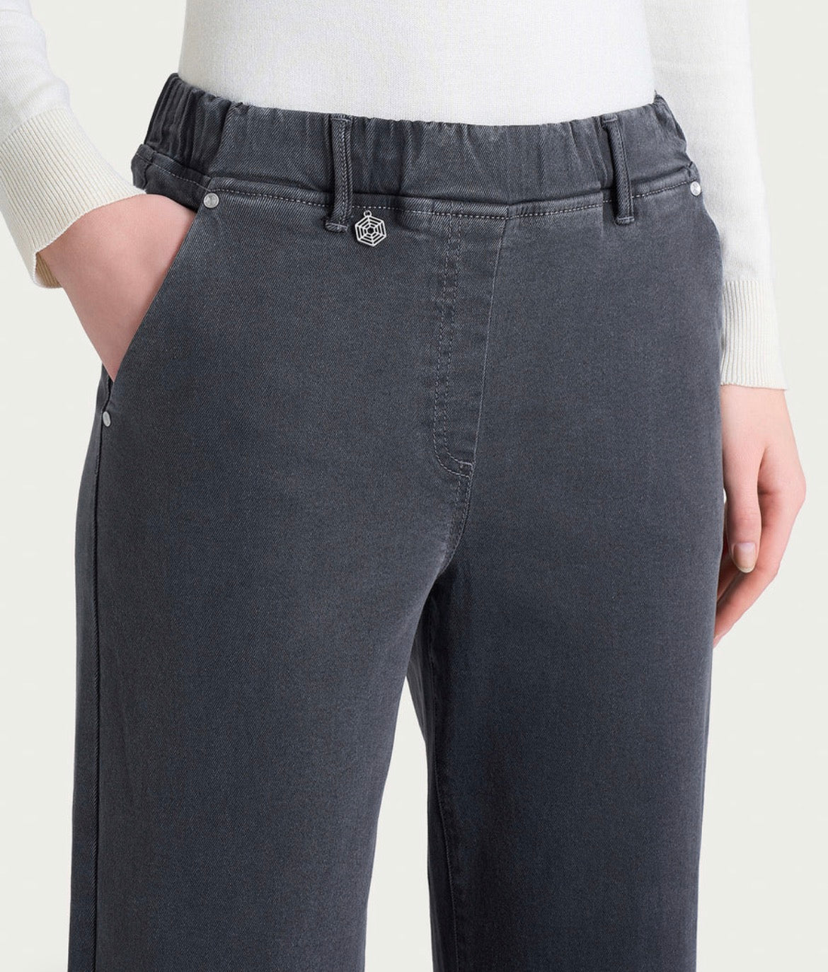 Jeans ampio con tasche in Super denimu